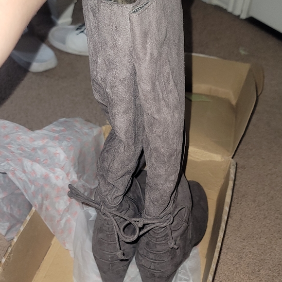 Grey boots - Picture 6 of 8